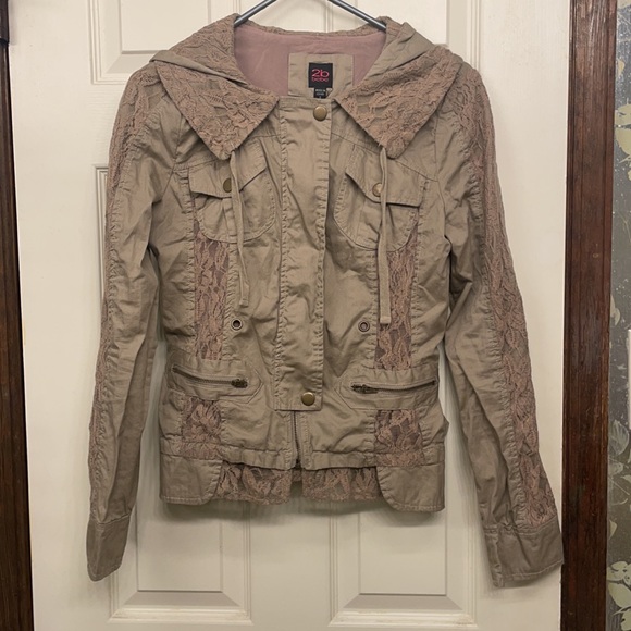 Beautiful lace 2b BEBE light brown jacket - Picture 3 of 8